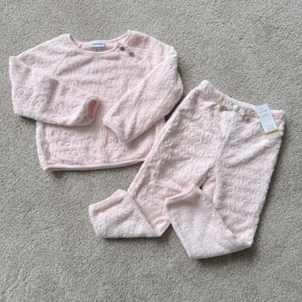 NWT Calvin Klein debossed logo silky soft Sherpa two piece sweatsuit size 3T